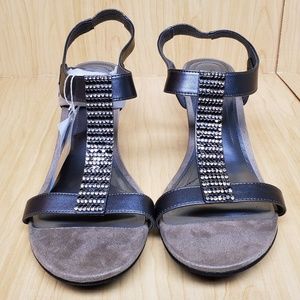 Predictions Women's 12W "Swanky" Embellished Wedge